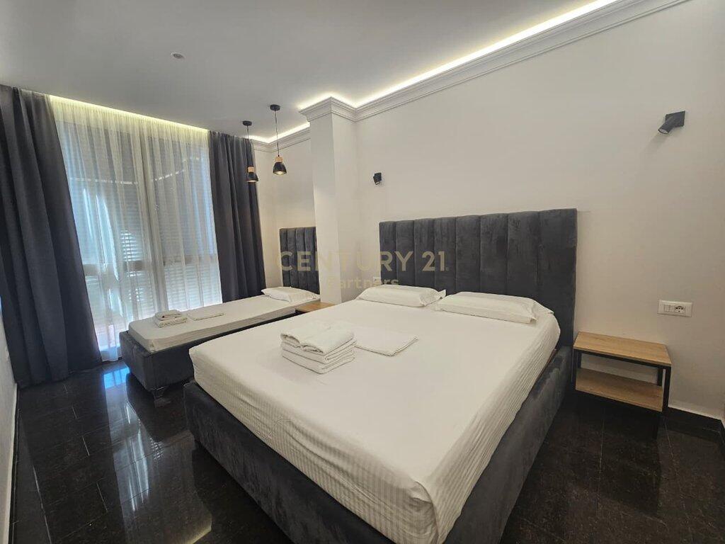 Apartament 2+1 me 3 banjo, kuzhinë të veçantë – Shumë afër qendrës, Rruga Siri Kodra! 1,000 € /muaj