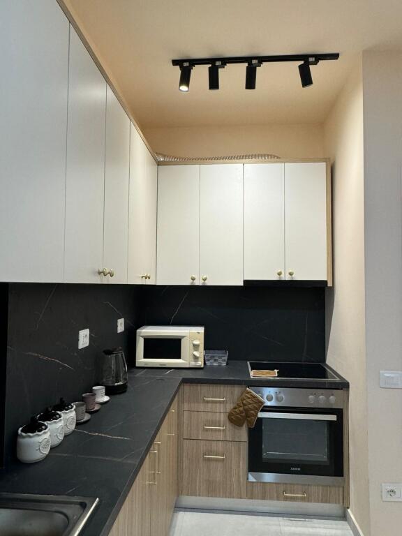 Super apartament me qera 1+1 5-Maji