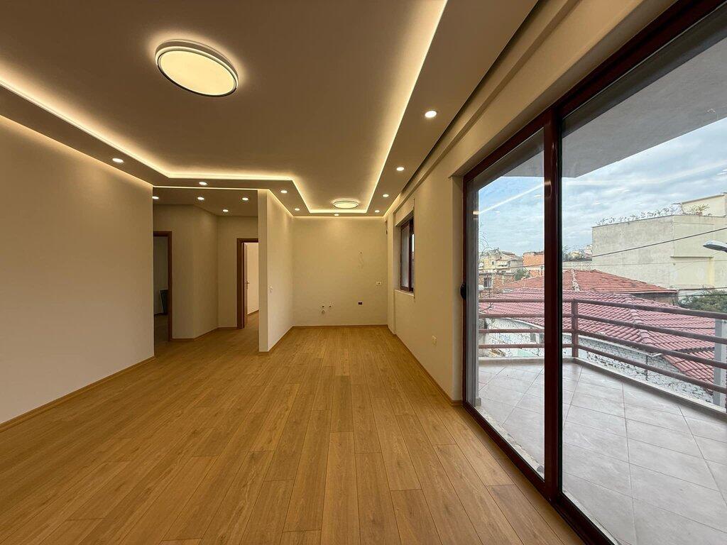 VENDIAMO APPARTAMENTO 2+1+2 VICINO AL CENTRO!