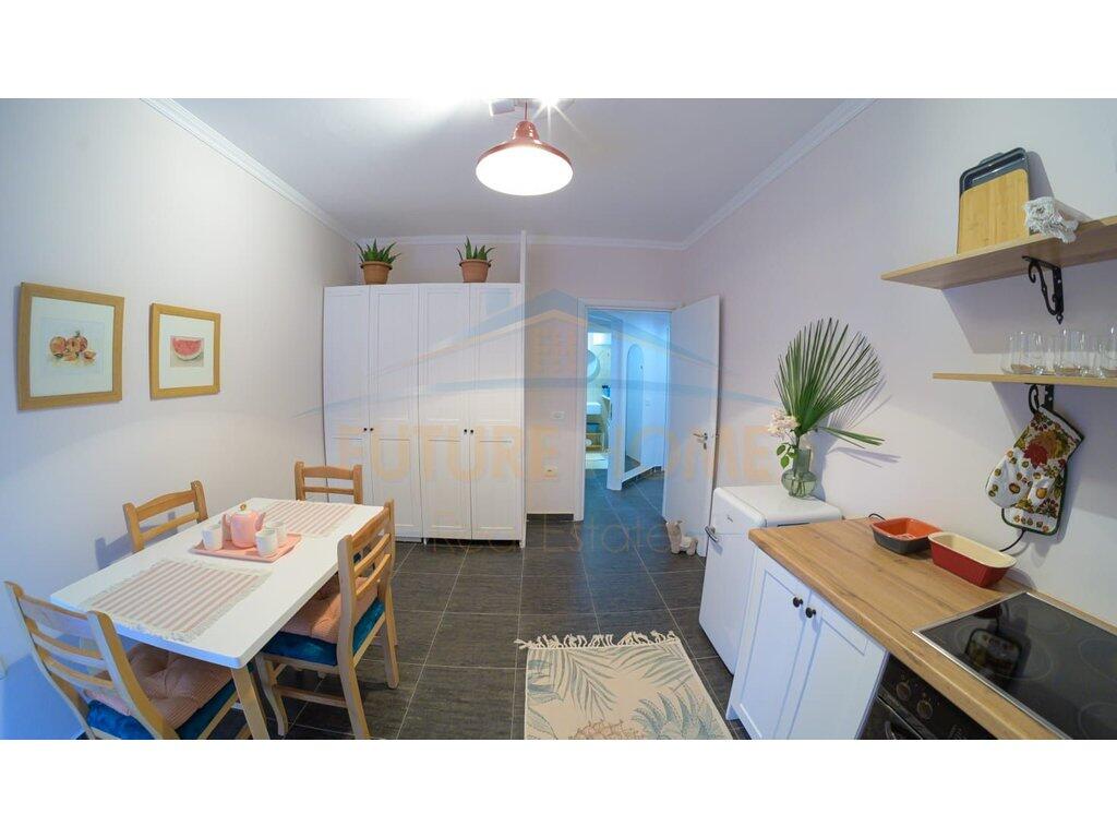 Qira, Apartament 2+1+2, Rruga e Barrikadave, Tiranë. 