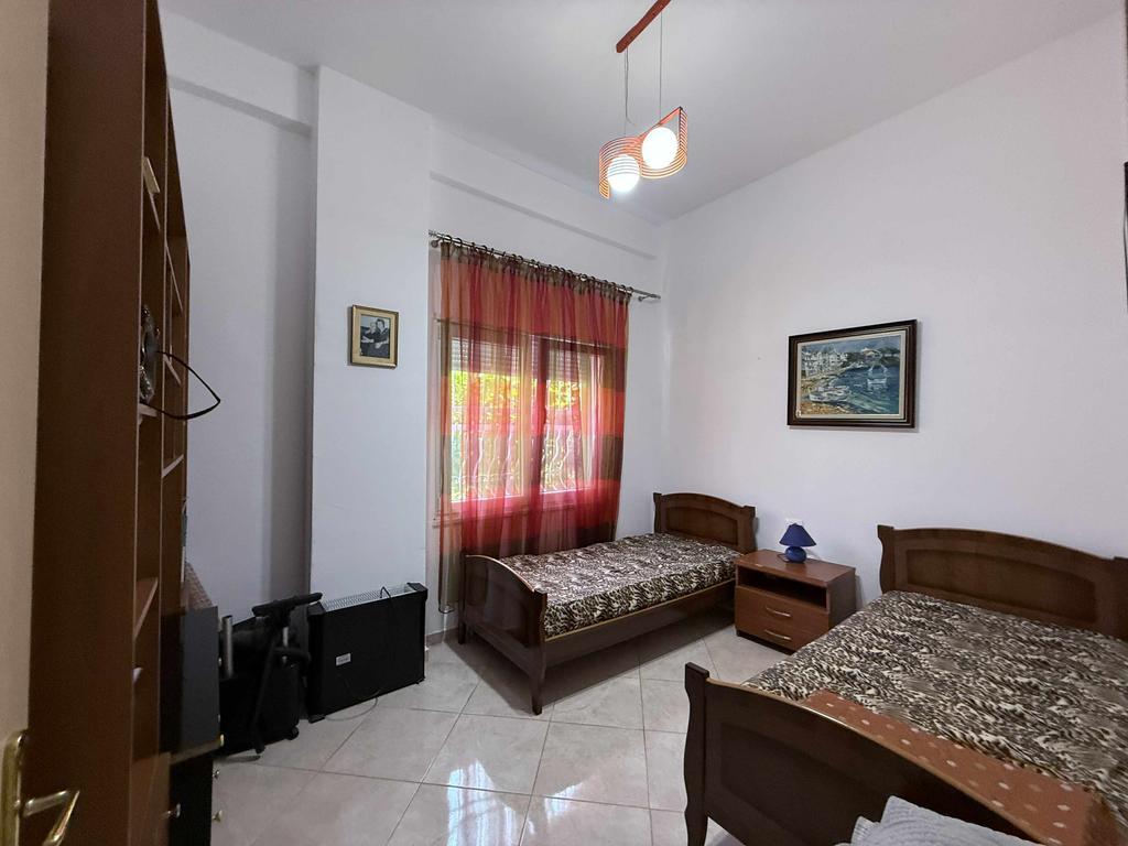 FRESKU, VENDIAMO APPARTAMENTO 2+1+2+ CORTILE