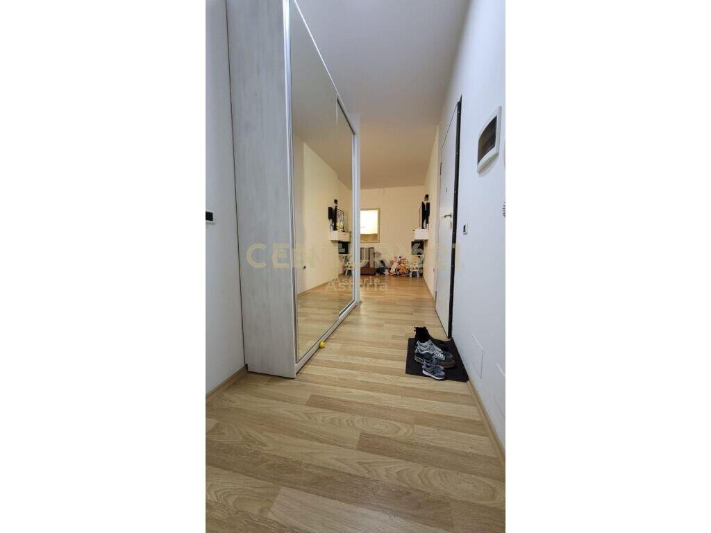Jepet me qira apartament 1+1 te Kopshti Botanik, rruga "Xhon Kenedi"