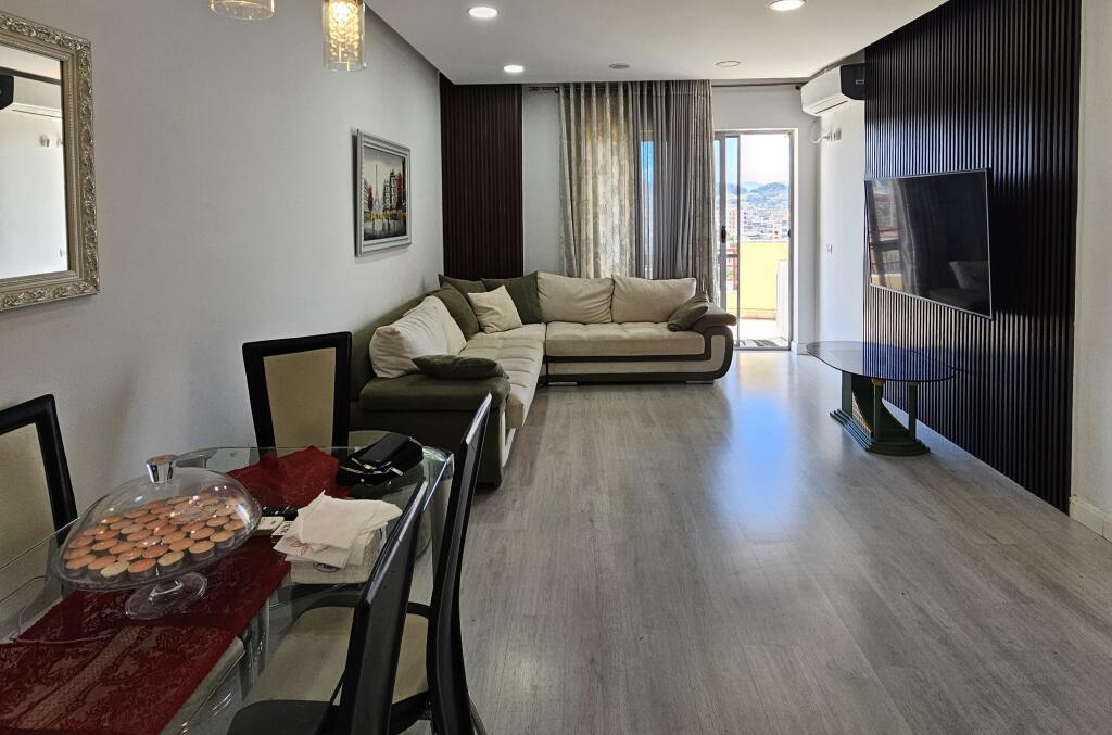 Ultra Apartament* me qera *1+1 &amp; 1 Ballkon* *(📍CASA ITALIA - PRANË TERMINALIT TE SUTOBUZAVE)* S. 78 m2 || *500€/Muaj*