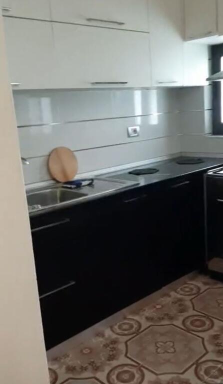 Jepet me qera apartamenti 2+1 Rruga gjon mili , rruga siri kodra  Cmimi: 400 mije leke 