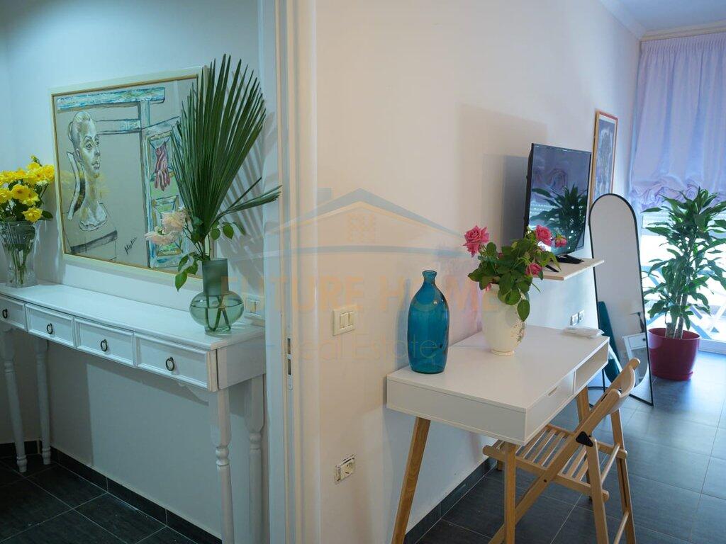 Qira, Apartament 2+1+2, Rruga e Barrikadave, Tiranë. 