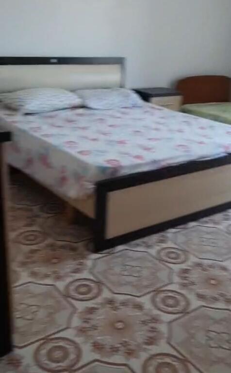 Jepet me qera apartamenti 2+1 Rruga gjon mili , rruga siri kodra  Cmimi: 400 mije leke 