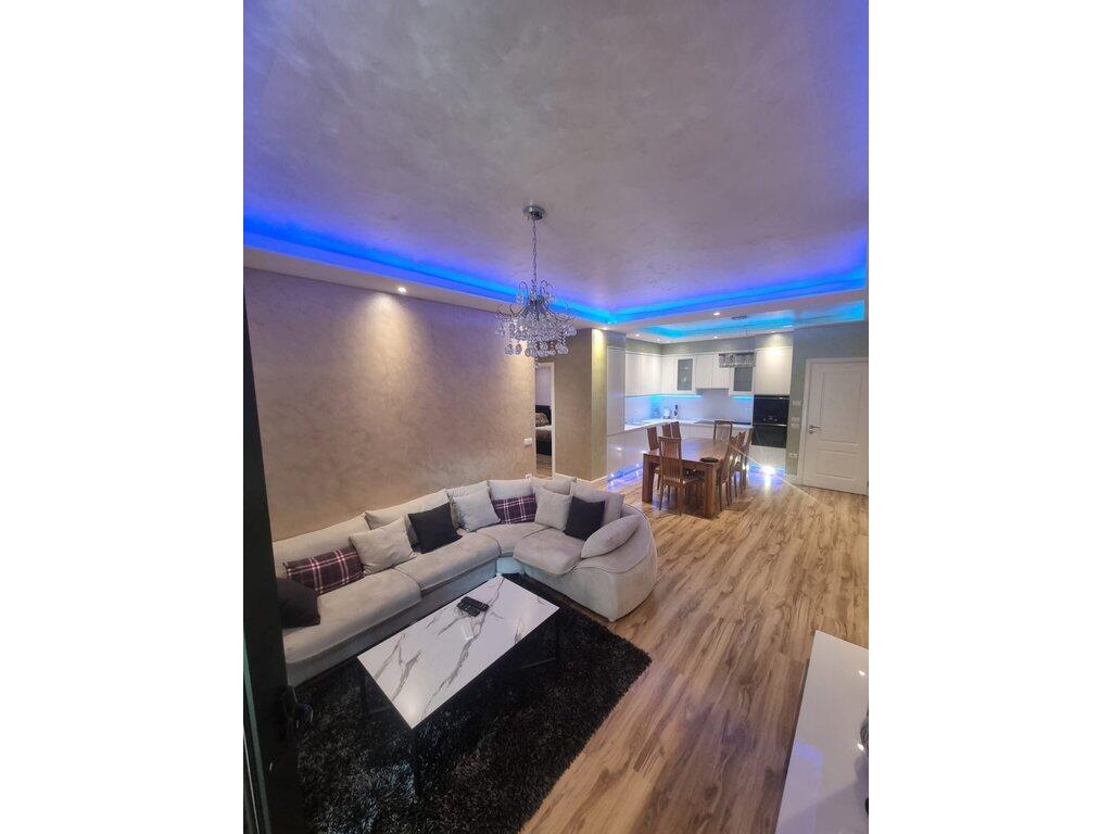 ASTIR, APARTAMENT 2+1+2 + VEND PARKIMI ME QIRA NË REZIDENCËN "GREEN CITY" – INVESTIM PREMIUM! INVESTIM LUKSOZ! VENDNDODHJE STRATEGJIKE! 900 € /muaj