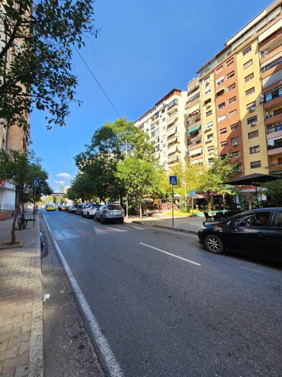 Ufficio in Affitto - Sup. 90 m² 📍(Comune di Parigi - Al Parco giochi dove si trova Sophie Caffe) Piano 1, |  900€ Netto/Mese