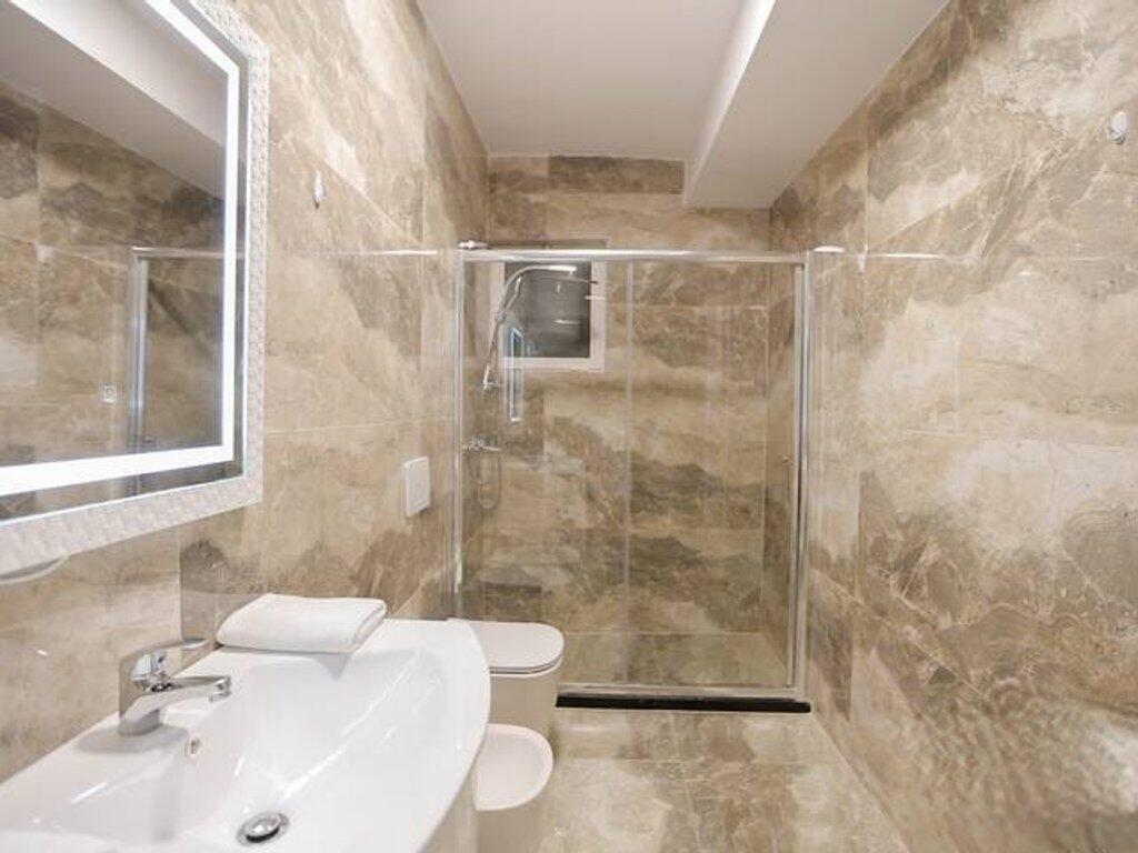 Jepet me Qira Apartament 2+1 te sheshi Wilson! 750 € /Muaj