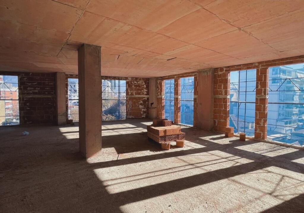 OFFICE FOR SALE 266.4 M2 KAVAJES ROAD 1,200,000 EURO