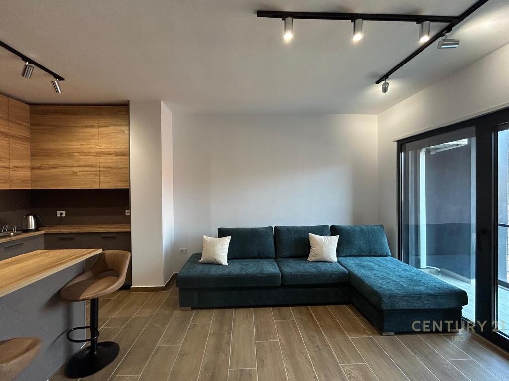JEPET ME QERA APARTAMENT 1+1+PARKIM TE UNAZA E RE , OAZIS