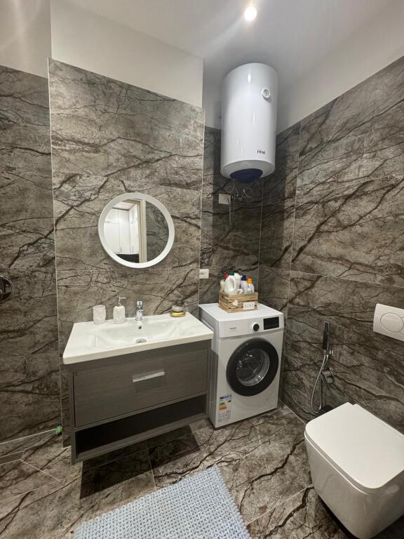 ✨  Jepet Me Qira Afatgjatë  Apartament 1+1, 90m²