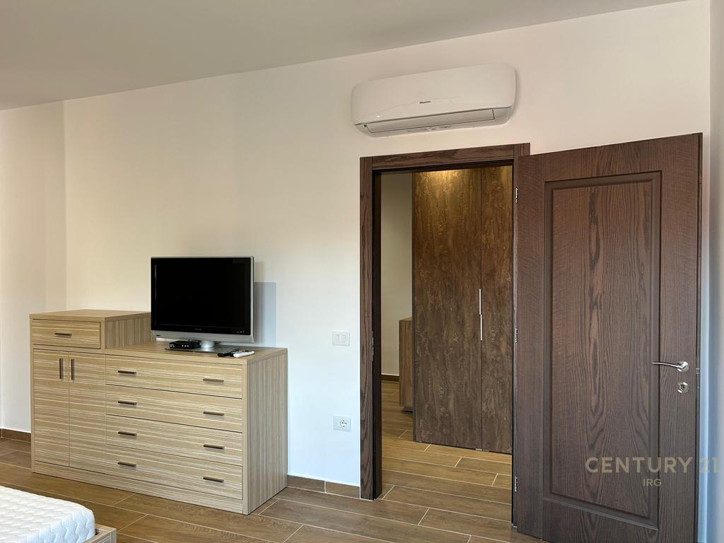 JEPET ME QERA APARTAMENT 1+1+PARKIM TE UNAZA E RE , OAZIS