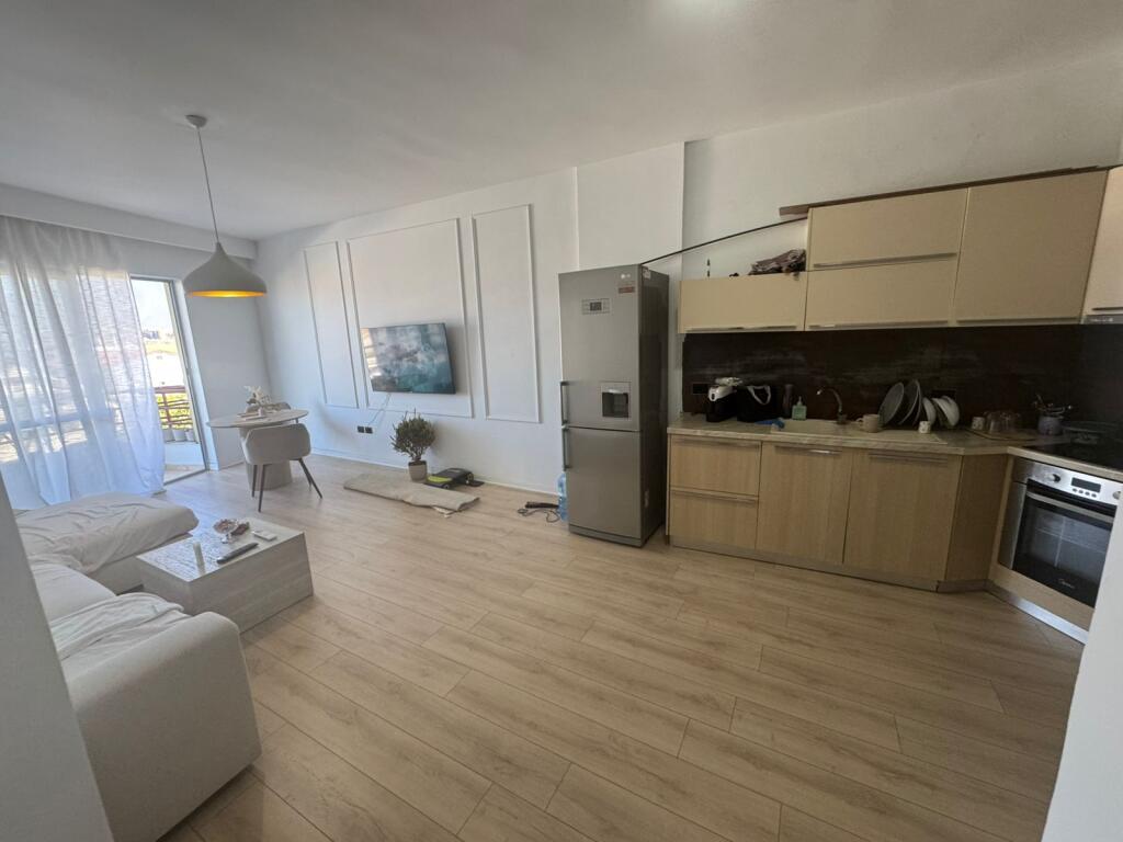 Super Apartament 1+1 me qira tek Hygea