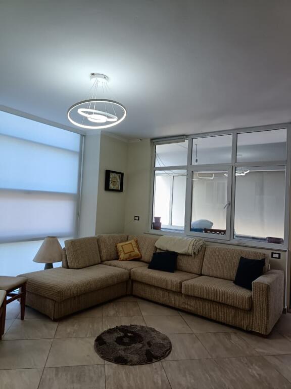 Apartament me Qira 1+1 – Intesa, pranë Laprakës & Sheshit Shqiponja