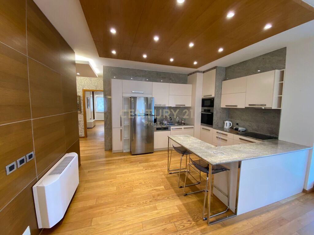 JEPET ME QIRA Penthouse 4+2+3 + 2 POSTE PARKIMI, RRUGA E ELBASANIT, TIRANE!