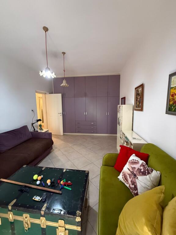 Affittasi appartamento 1+1 + angolo cottura separato + balcone vicino al Bar Sanremo in Myslym Shyr.  