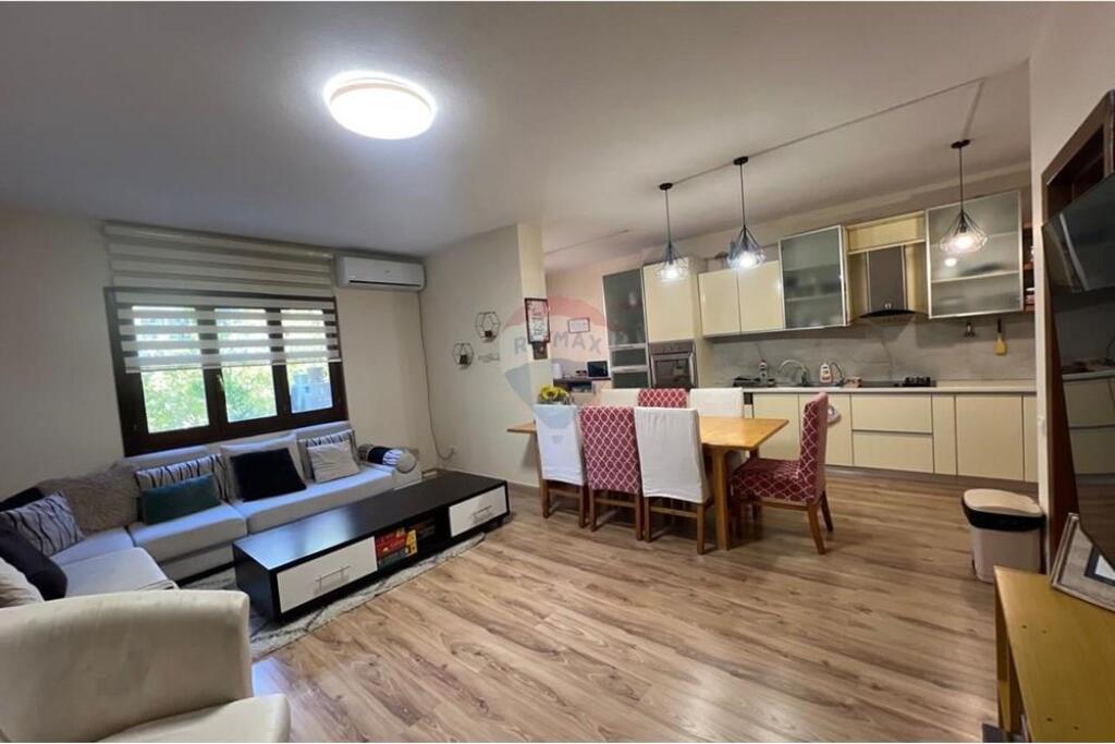 3+1 Apartment for sale at Komuna e Parisit