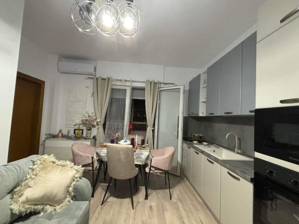 🏡 Jepet me Qira Apartament 1+1 , Rruga e Cipajve, Vlorë