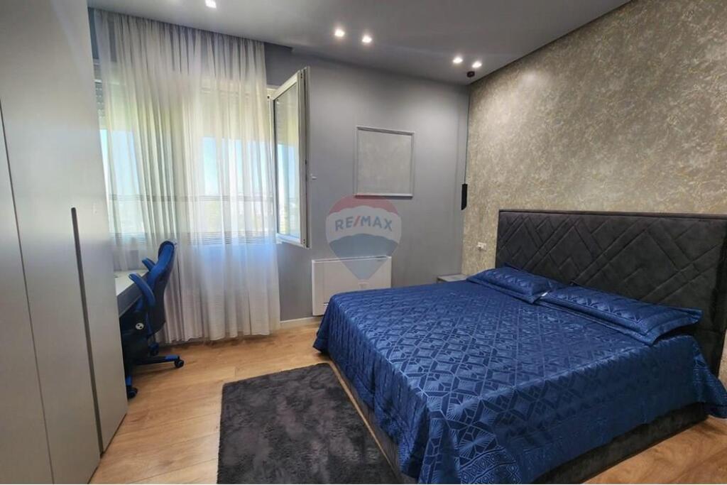 Appartamento 3+1+2 con veranda al Lago di Tirana!