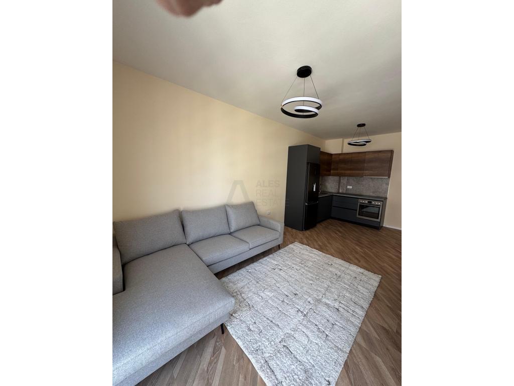 Apartament me Qira në Kompleksin "Univers City"