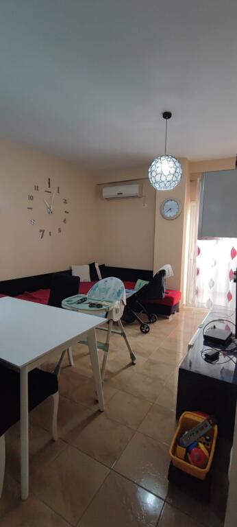 Apartament me Qira 1+1 në Fresk.