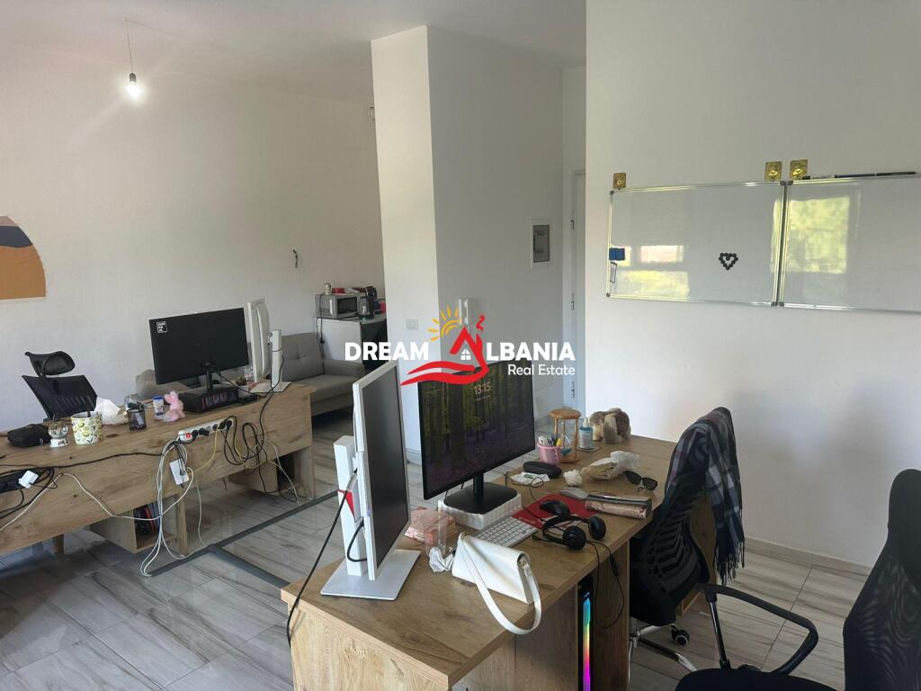 Ambjent 2+1 bosh per qera prane Fushes Sportit ne Ali Dem, Tirane (ID 42611351)