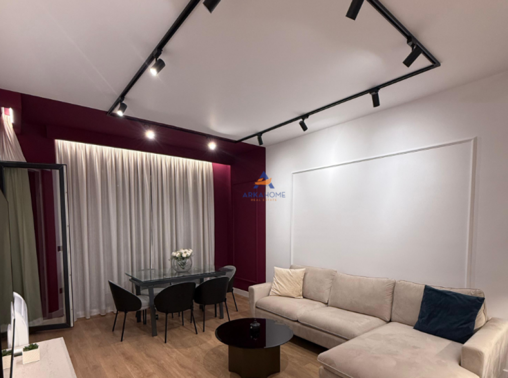 SHITET APARTAMENT 2+1+BALLKON " UNIVERSITETI UET, PORCELAN" 250.000 EURO (PARKIM I PERFSHIRE).