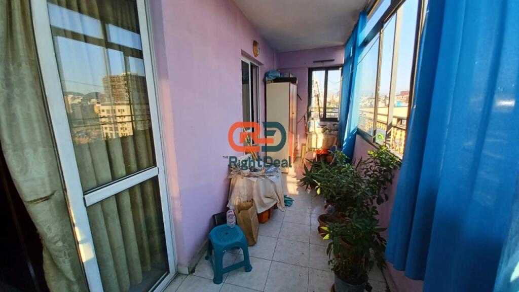 Ne Laprake Tek Pallatet E Arabit , Shitet Apartament 2+1, Me Planimetri Te Rregullt Dhe Hapesira Te Bollshme!
