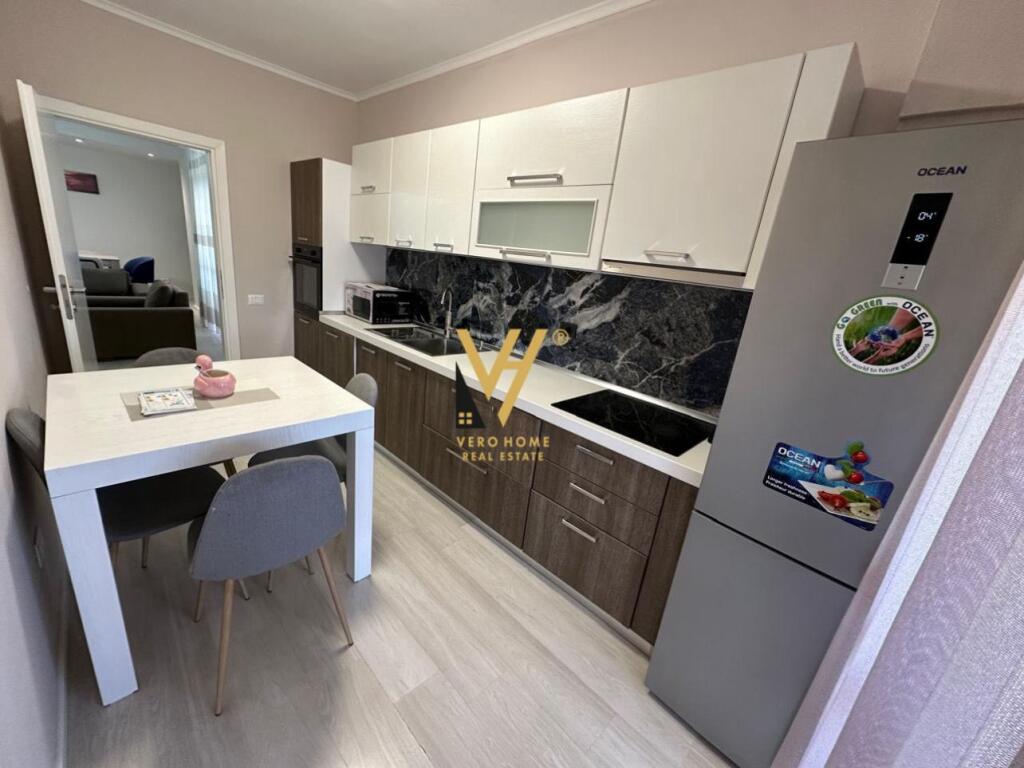 JEPET APARTAMENT 3+1+2+BLK ME QERA TE ISH EKSPOZITA 1.300 EURO