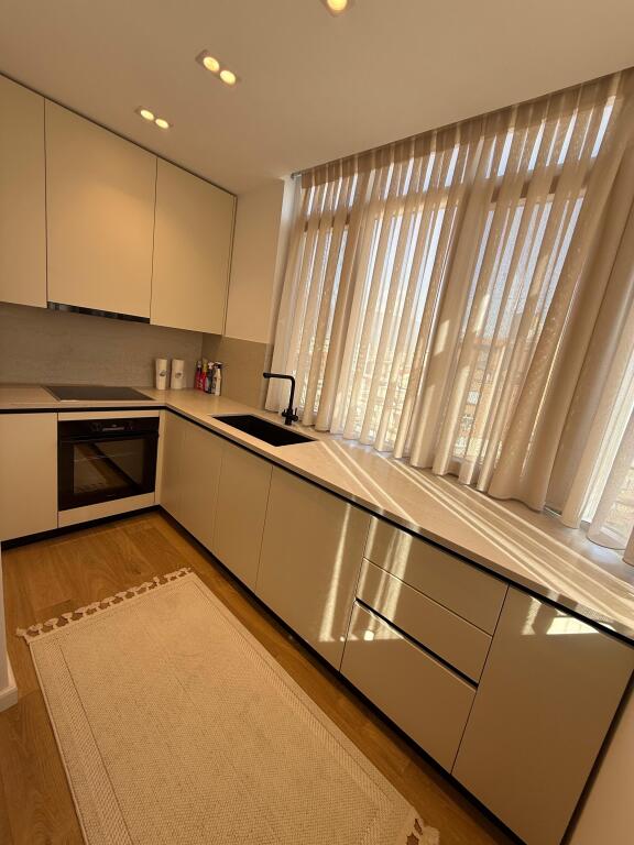 Japim me qira apartament 1+1 te Rruge e Durresit!