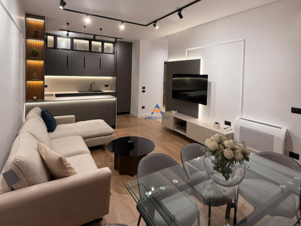 SHITET APARTAMENT 2+1+BALLKON " UNIVERSITETI UET, PORCELAN" 250.000 EURO (PARKIM I PERFSHIRE).