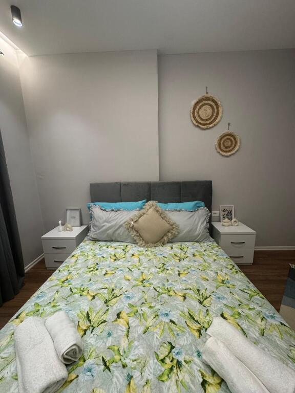 ✨  Jepet Me Qira Afatgjatë  Apartament 1+1, 90m²