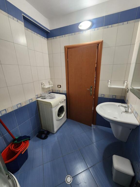 Jepet me qera super apartament 1+1 prane Stacionit Trrenit