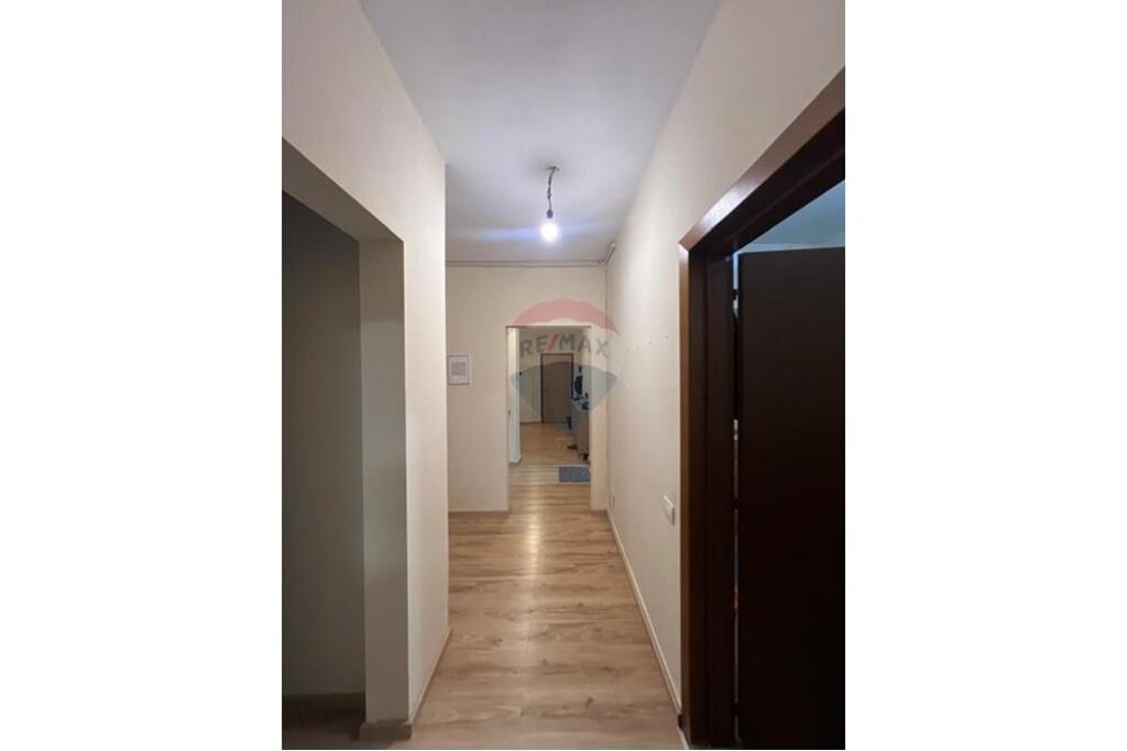 3+1 Apartment for sale at Komuna e Parisit