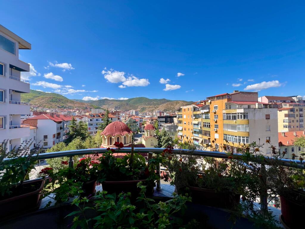 Shitet, Apartament 2+1+Ballkon, stadiumi ”Gjorgji Kycyku”- Pogradec.