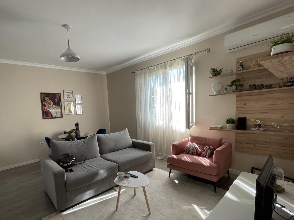 Japim me qira apartament 1+1 ne Bllok te Garda