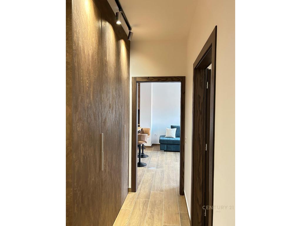JEPET ME QERA APARTAMENT 1+1+PARKIM TE UNAZA E RE , OAZIS