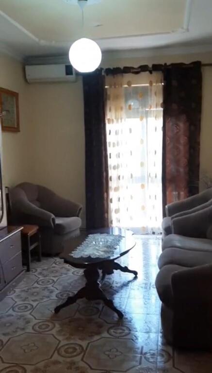 Affittasi casa 1+1+ cucina separata, via Besa vicino Hotel Meridiani 400 mila leke