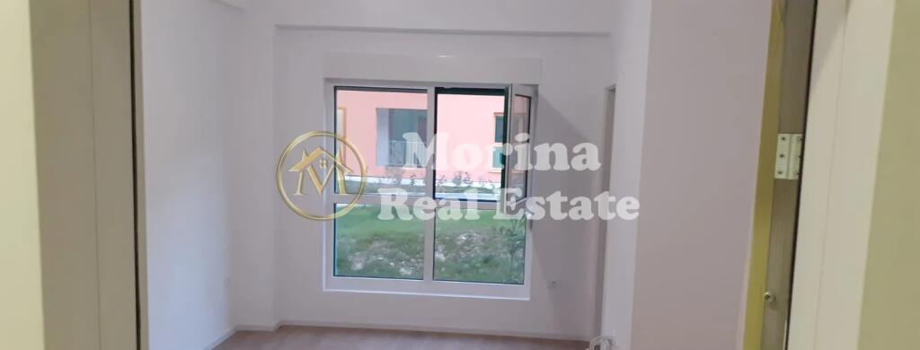 Affitto, Locale Commerciale, presso il Complesso Mangalemi, 250 euro/mese.