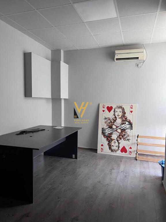 UFFICIO DI 220 M2 IN AFFITTO A BLLOK 2.000 EURO