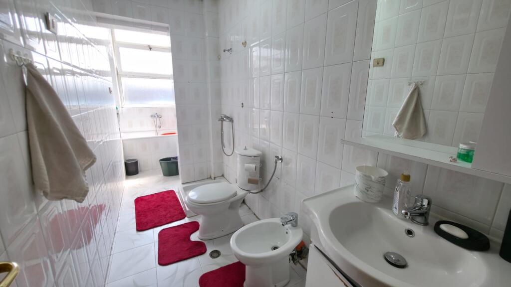 Shitet Apartament ne qender