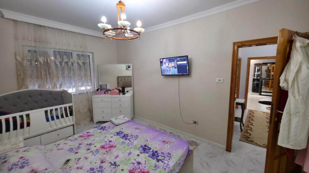Shitet Apartament ne qender
