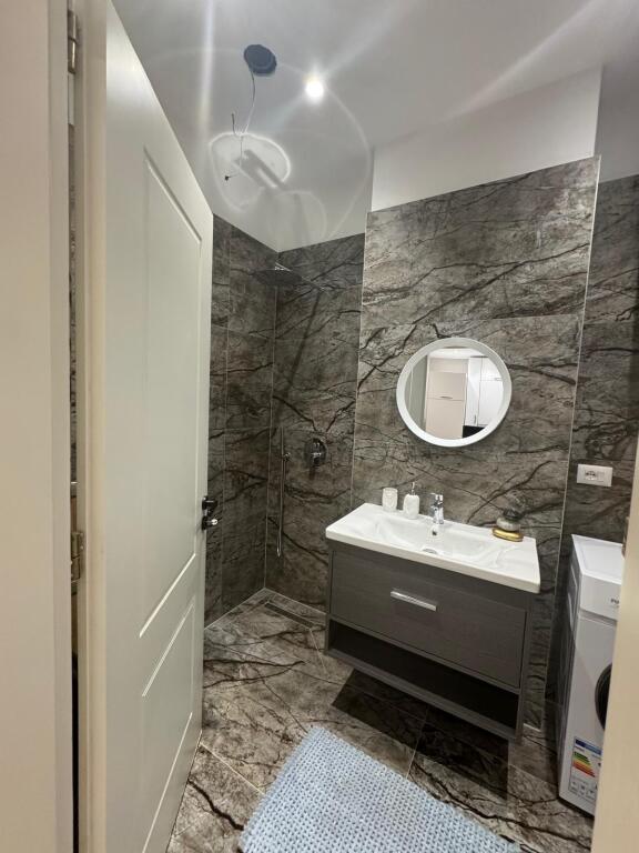 ✨  Jepet Me Qira Afatgjatë  Apartament 1+1, 90m²