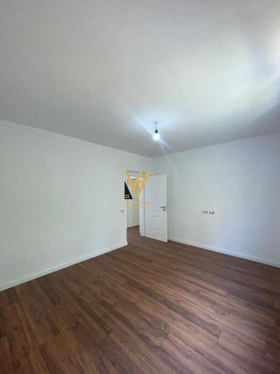 SHITET APARTAMENT 2+1 TE ISH PARKU 150.000 EURO