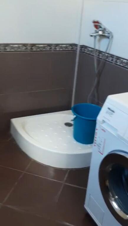 Jepet me qera Shtepia 2+1 Ndodhet tek rruga Besa prane Hotel Meridiani 400 mije leke