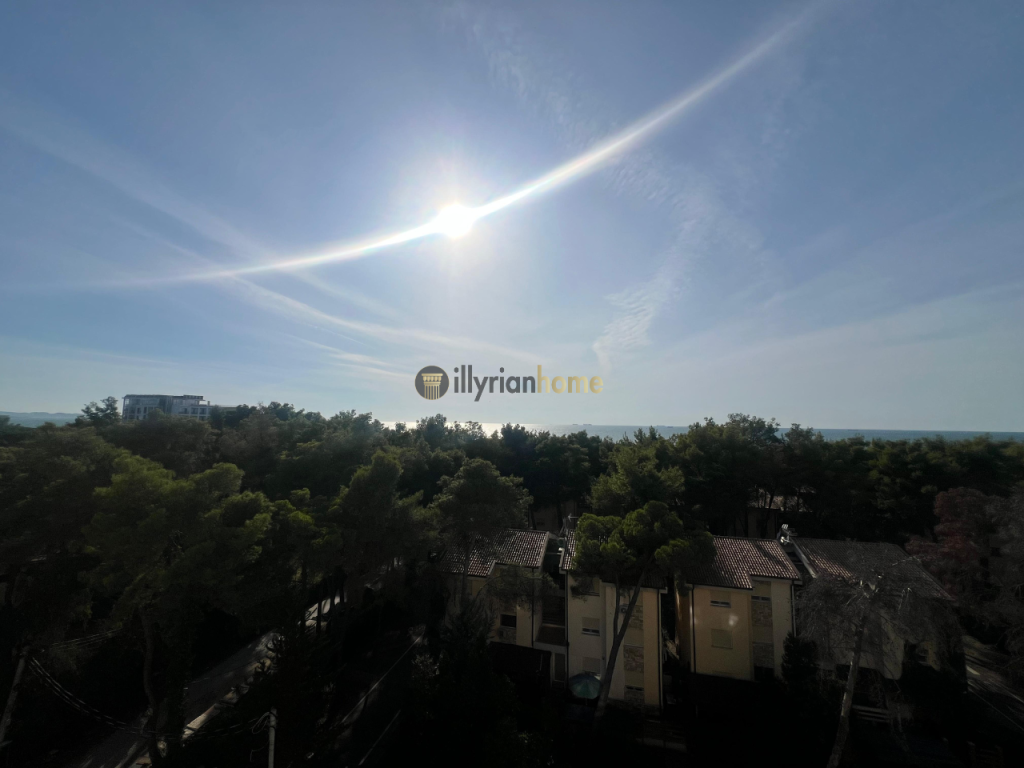 Shitet Apartament 2+1 me Ballkon dhe Pamje Fantastike, Golem, Durrës.