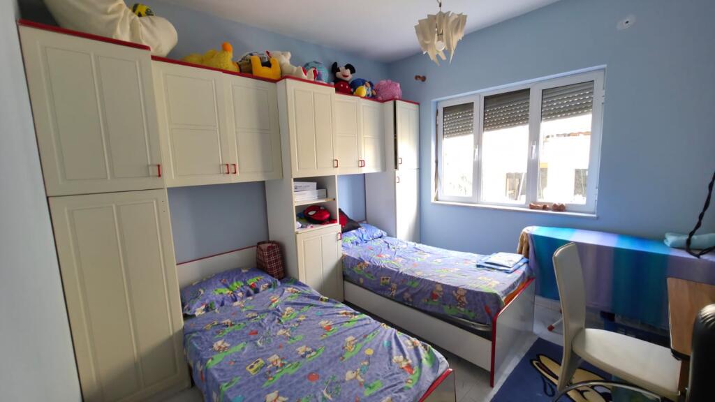 Shitet Apartament ne qender