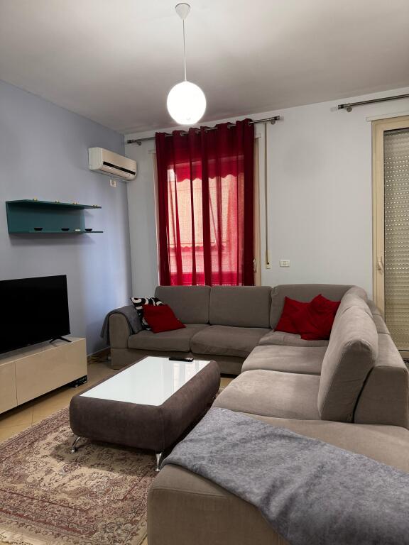 Appartamento 2+2wc+2 balconi in affitto in via Peti, Lago Secco