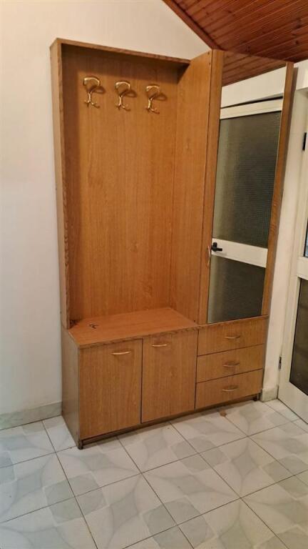 Jepet me qera apartamenti 1+1 prane hotel mondial , 21 dhjetori Cmimi: 480 mije leke